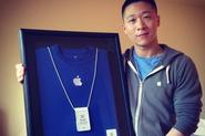 Apple Specialist Sam Sung is Selling His Last Business Card for Charity