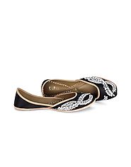 Get Women Footwear Online In India At Holii