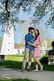 Know Engagement Photography is Different From Wedding Photography