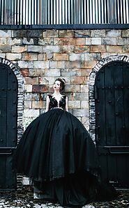 Tổng hợp những mẫu áo cưới màu đen đẹp đến khó tin