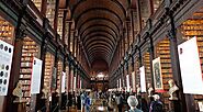 Trinity College di Dublino: le immagini della maestosa biblioteca in legno - Il Libraio